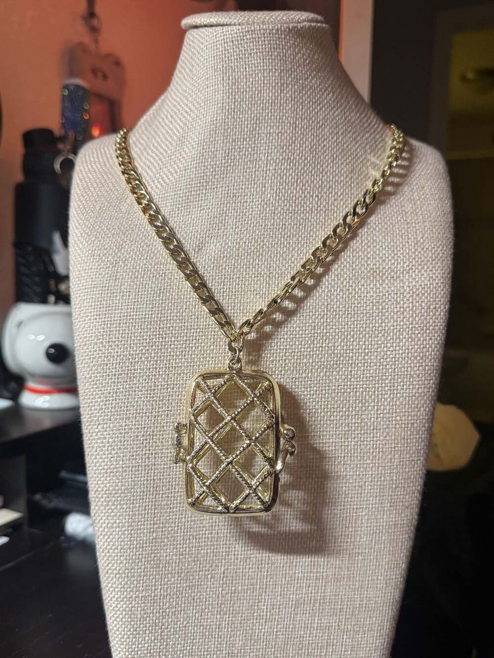 Vintage Gold Tone Purse Pendant Locket Necklace